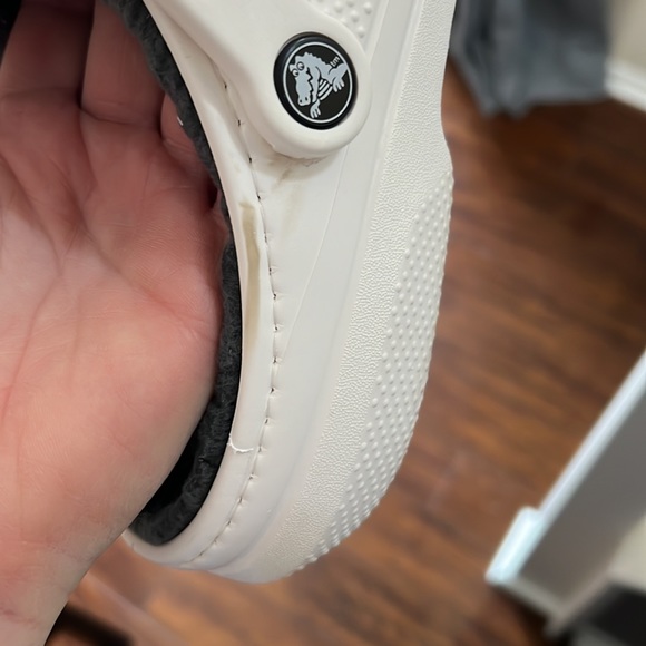 Croc’s classic fuzz lined clog white WORN ONCE women’s 9 men’s 7 grey fuzzy croc - Picture 6 of 8